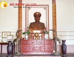Tượng bán thân Trung tướng Đồng Văn Cống tại đền thờ tỉnh Bến Tre