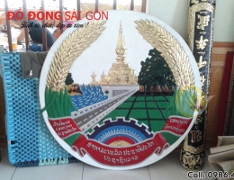 Quốc huy Lào được sản xuất tại Việt Nam