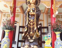 Tượng Phật Bà Quan Thế Âm đứng bằng đồng dát vàng cao 3m