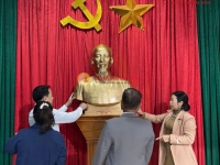 Tượng Bác Hồ Trang Trí Phòng Họp – Biểu Tượng Thiêng Liêng Cho Không Gian Lãnh Đạo