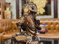 TƯỢNG TRẦN QUỐC TUẤN KHẢM NGŨ KHÍ: XU HƯỚNG TRANG TRÍ MỚI CHO KHÔNG GIAN THỜ PHỤNG HIỆN ĐẠI