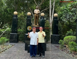 Tượng chân dung toàn thân bằng đồng
