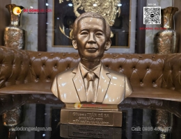 Đúc Tượng Chân Dung Ông Bà, Cha Mẹ Quá Cố Bằng Đồng Đỏ Cao 35cm