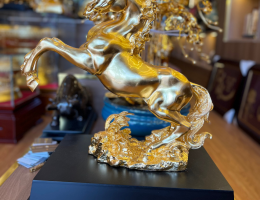 Mẫu ngựa cất vó bằng đồng dát vàng 9999 - Đồ đồng Sài Gòn