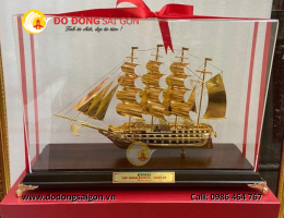 Mô hình thuyền buồm mạ vàng 24k quà tặng cho đối tác