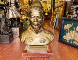 Tượng Vua Gia Long bằng đồng đỏ cao 35cm