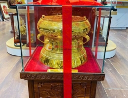 Trống Đồng Dát Vàng 24K – Biểu Tượng Quyền Uy Cho Không Gian Làm Việc Đẳng Cấp
