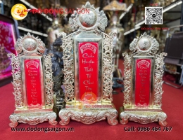 So sánh bài vị Cửu Huyền thất tổ bằng đồng và gỗ
