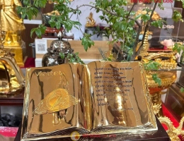 Chế Tác Sách Bằng Đồng Mạ Vàng 24K – Biểu Tượng Tri Thức Và Giá Trị Trường Tồn