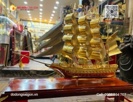 Mô hình Thuận Buồm Xuôi Gió bằng đồng mạ vàng 24K bày phòng làm việc
