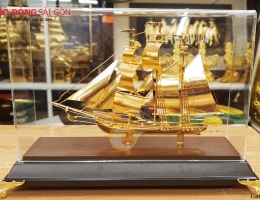 Thuyền buồm mạ vàng 24k làm quà tặng cho đối tác kích thước 30cm
