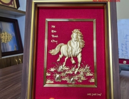 Tranh Ngựa Mạ Vàng 24k Kích Thước 33x27cm