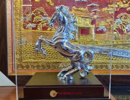 Tượng Ngựa Mạ Bạc 